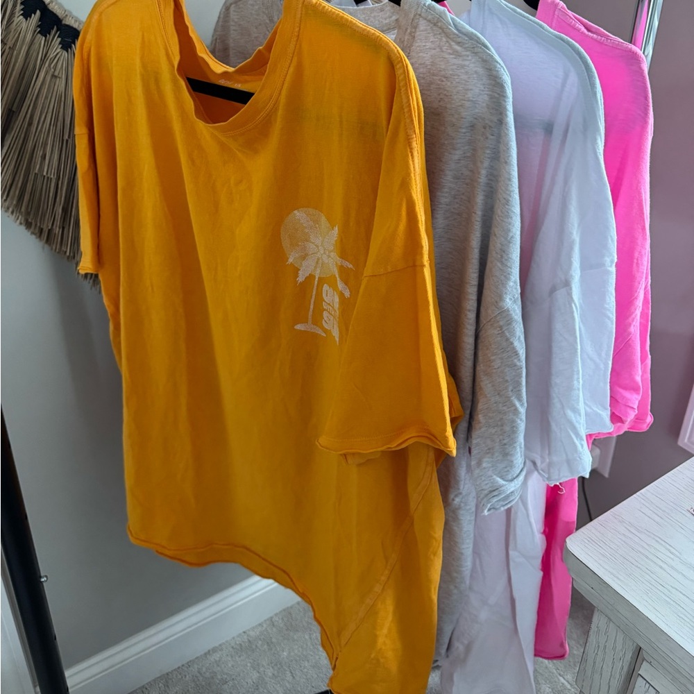 AERIE GRAPHIC OVERSIZED
BOYFRIEND T-SHIRT